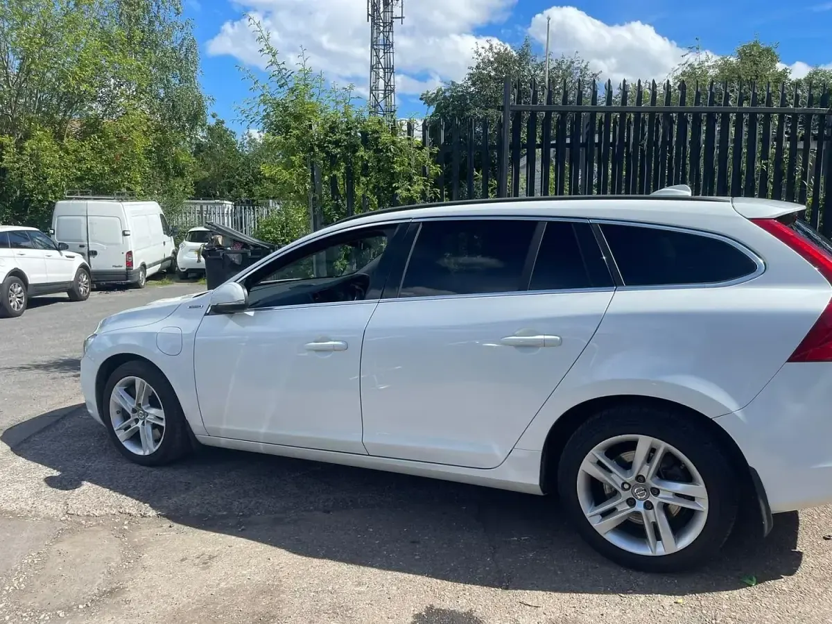 Used Volvo V60 SE 2017 White Estate