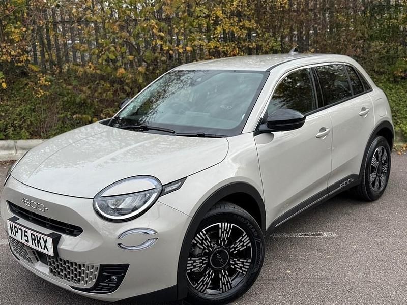 Nowe Fiat 600 136 KM (100 kW) 2025 Beżowy Hatchback