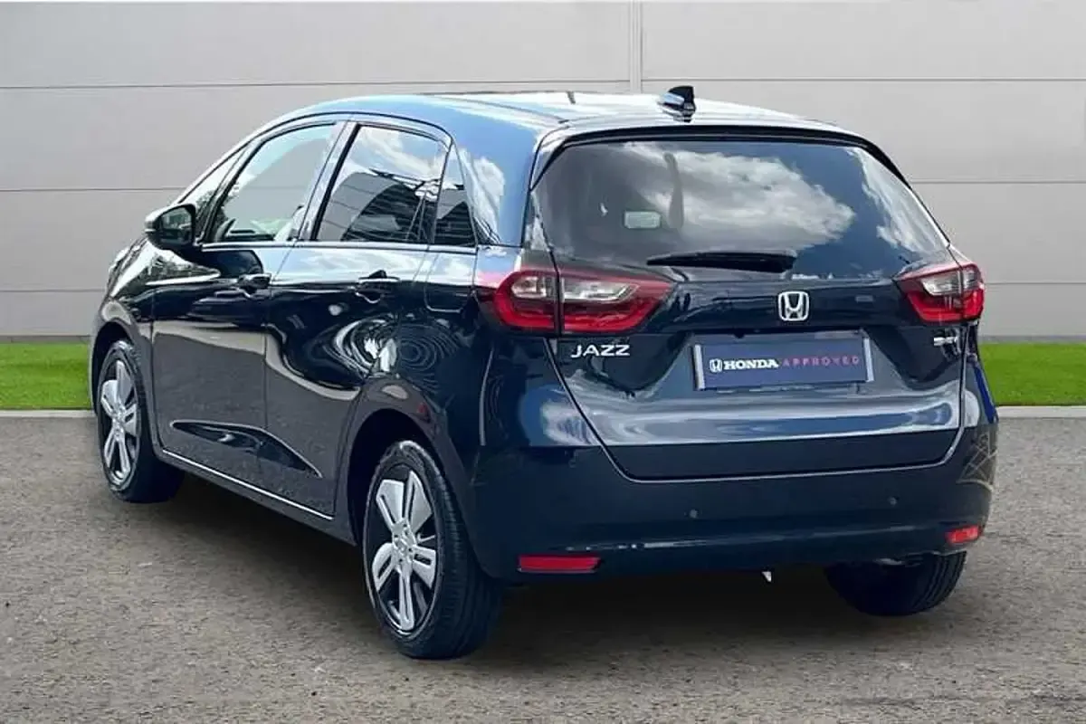 Used Honda Jazz Hybrid 109 HP (80 kW) 2020 Midnight blue beam Hatchback