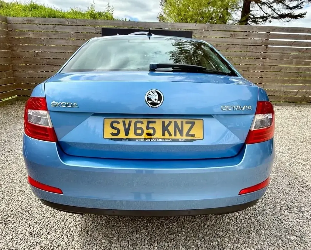 Usado Skoda Octavia SE L 150 CV (110 kW) 2015 Azul Familiar