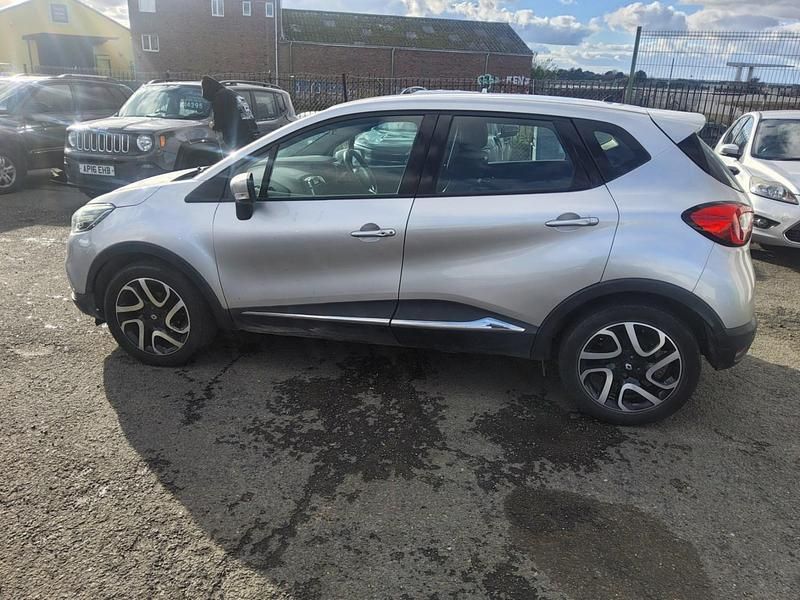 Used Renault Captur Dynamique 90 HP (66 kW) 2014 Silver SUV