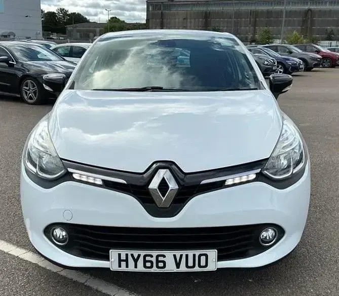 Used Renault Clio Dynamique 90 HP (66 kW) 2016 White Hatchback