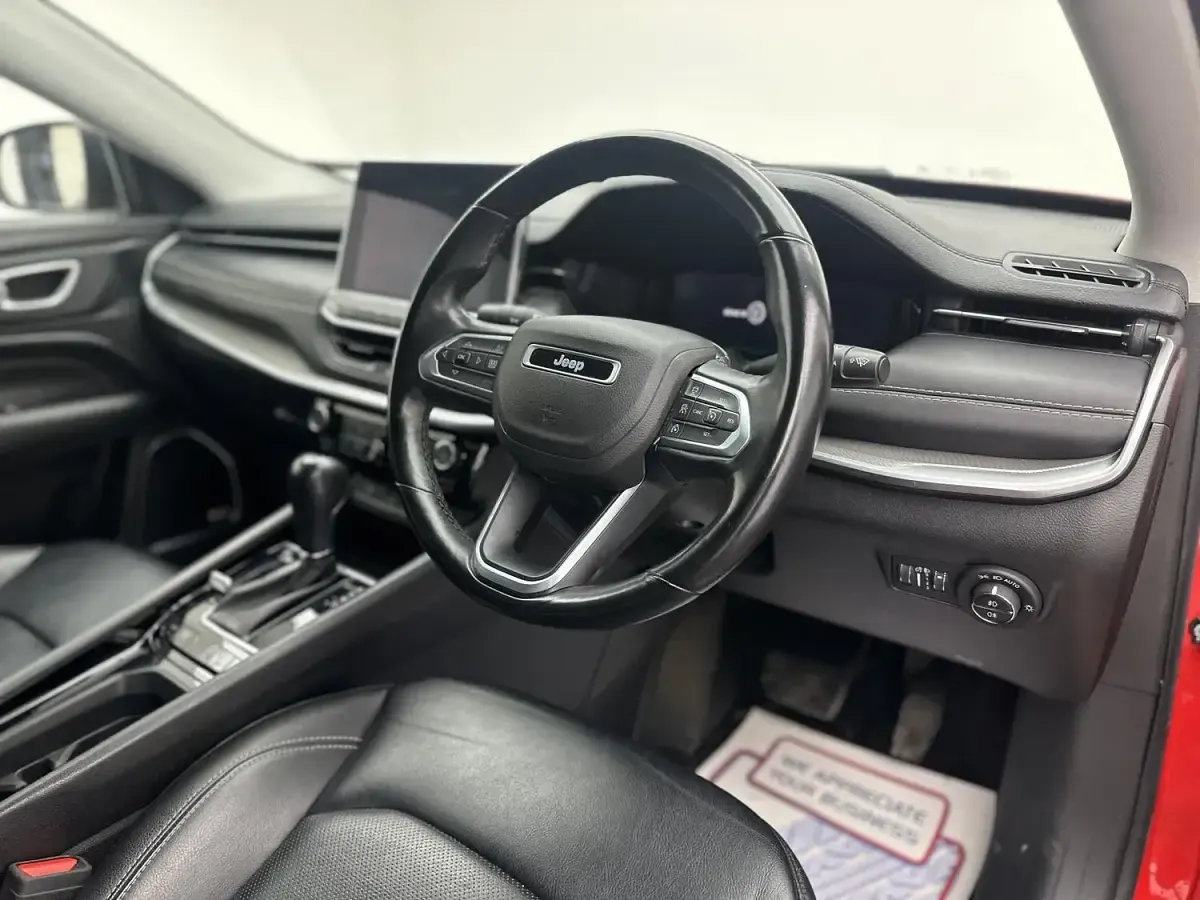 Used Jeep Compass 240 HP (176 kW) 2022 Red/black SUV