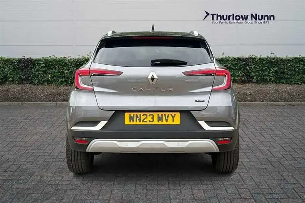 Used Renault Captur Techno 145 HP (106 kW) 2023 Grey and black SUV