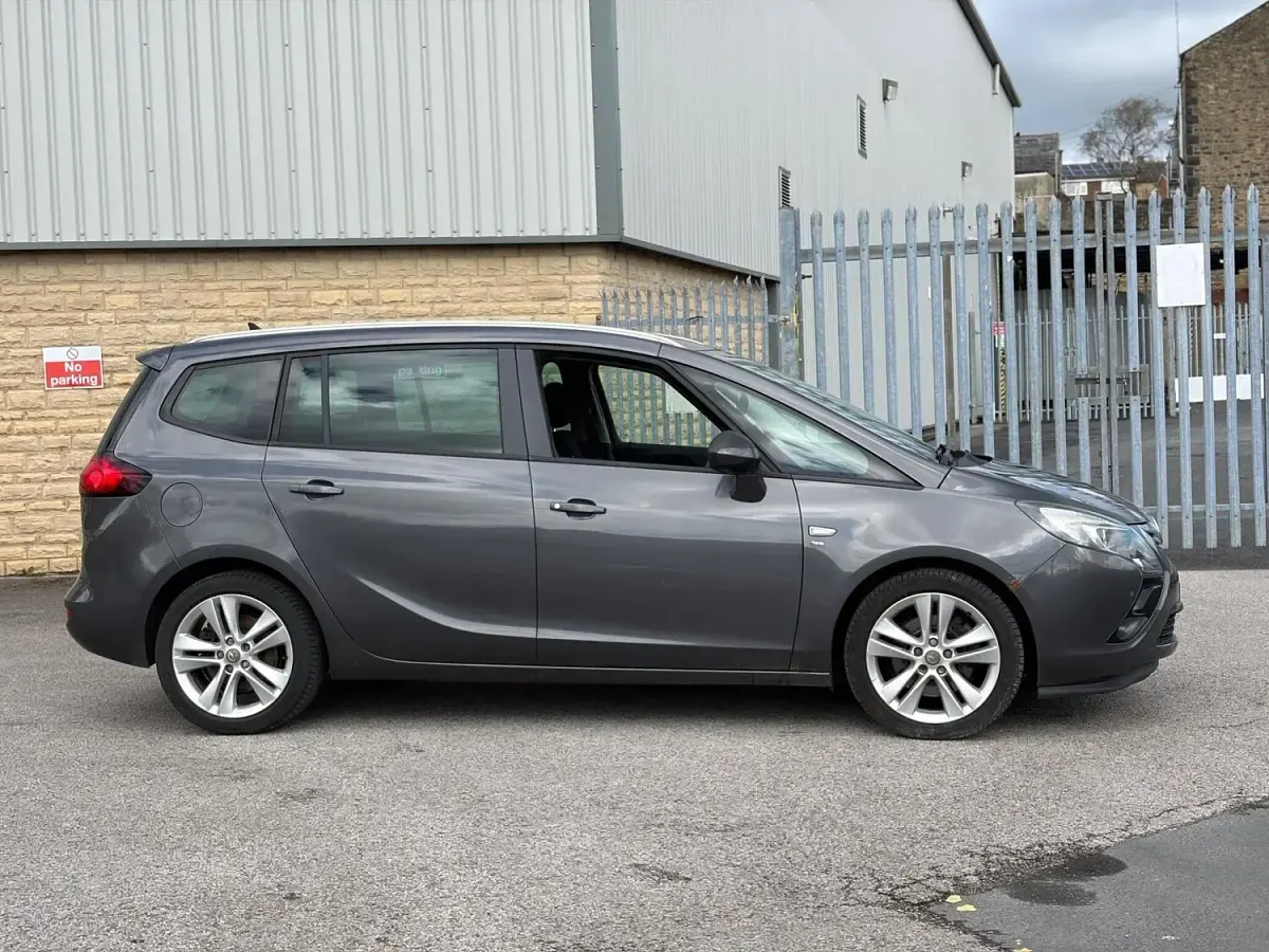 Used Vauxhall Zafira SRi 170 HP (125 kW) 2012 Grey MPV