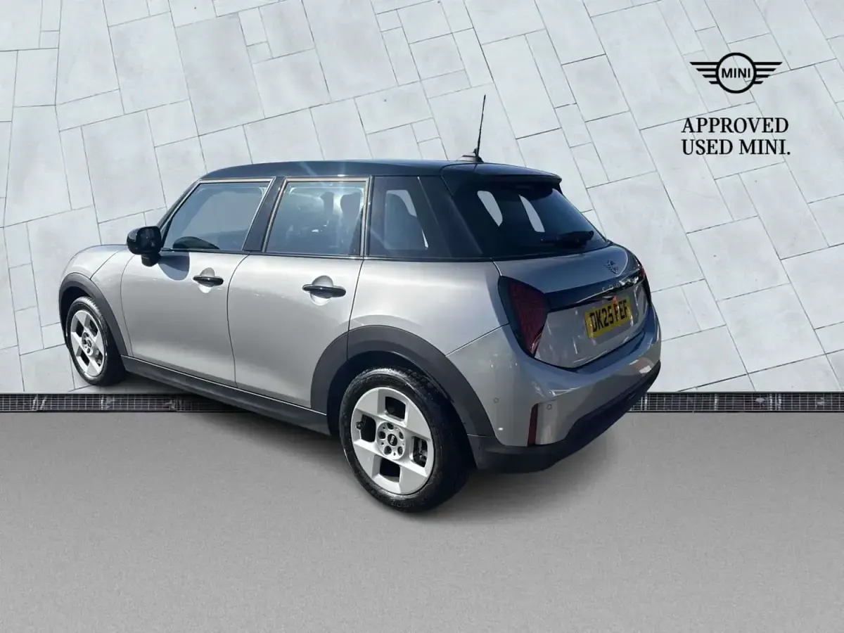 Używany Mini Cooper Hatch 113 kW (154 KM) 2025 Srebrny Hatchback