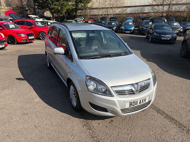 Second-hand Vauxhall Zafira 125 CP (91 kW) 2011 Argintiu Monovolum
