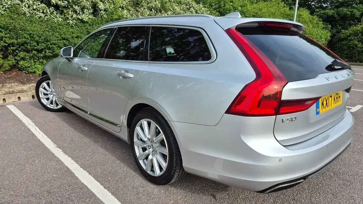 Used Volvo V90 Inscription 231 HP (169 kW) 2017 Silver Estate