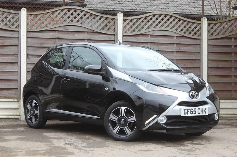 Used Toyota Aygo X-clusiv 69 HP (50 kW) 2015 Black Hatchback