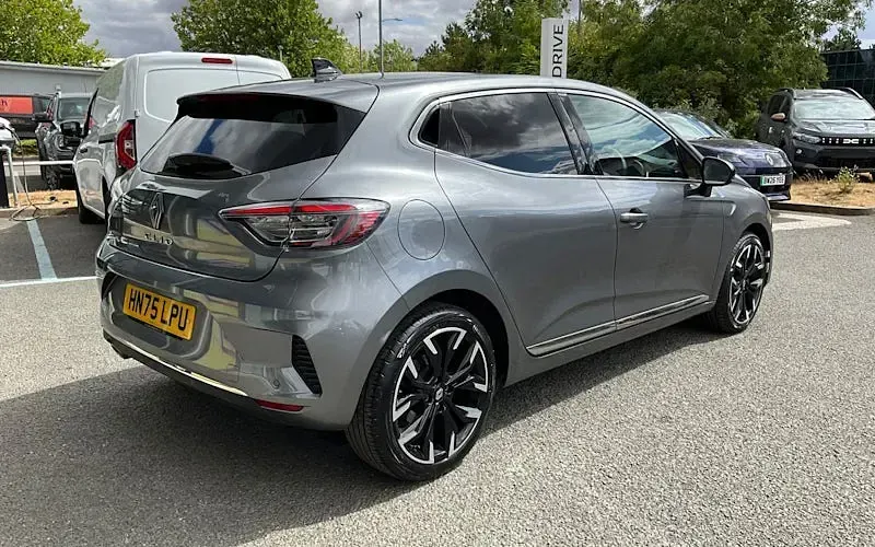 Used Renault Clio Techno 90 HP (66 kW) 2025 Grey Hatchback