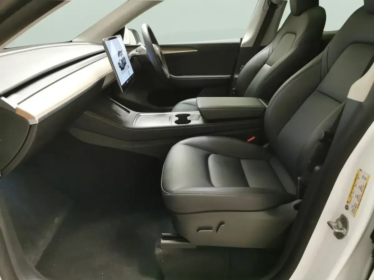 Usado Tesla Model Y RWD 254 kW (346 HP) 2024 Branco SUV