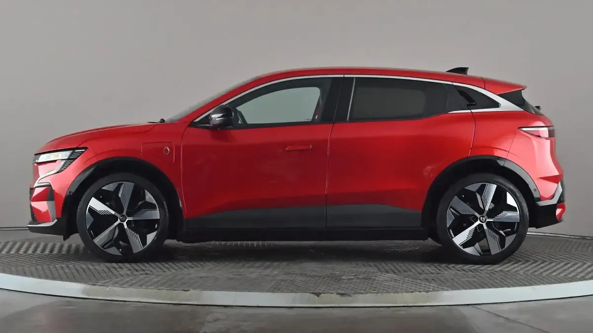 Używany Renault Megane E-Tech Techno 159 kW (217 KM) 2023 Czerwony Hatchback