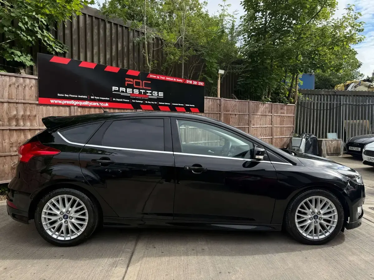 Used Ford Focus Zetec 120 HP (88 kW) 2016 Black Hatchback