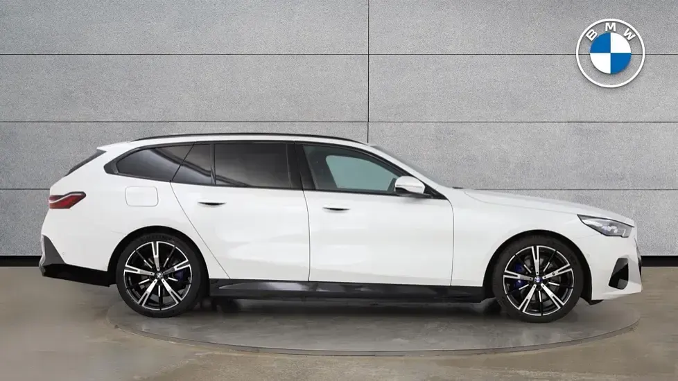 Used BMW 530e M Sport 295 HP (216 kW) 2025 White Estate