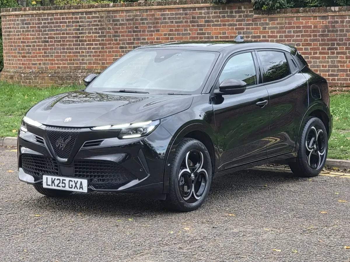 Begagnad Alfa Romeo GT Junior 2025 Svart Halvkombi