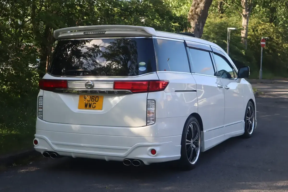Used Nissan Elgrand 2010 White MPV
