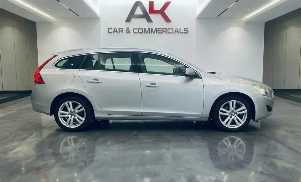 Używany Volvo V60 SE Lux 215 KM (158 kW) 2012 Srebrny Kombi