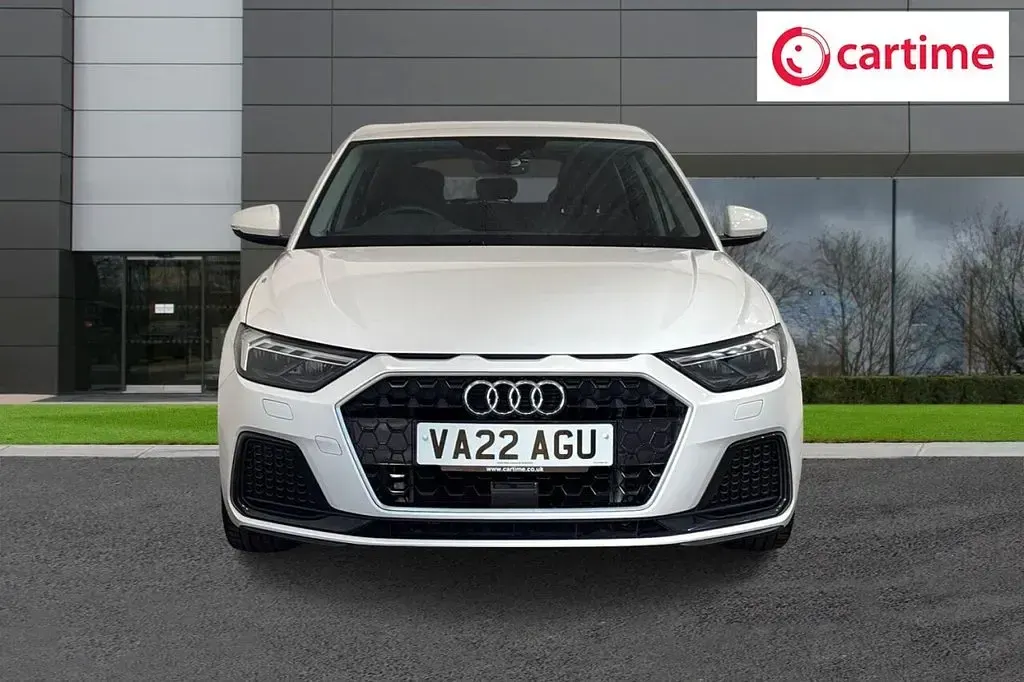 Used Audi A1 Sportback Sport 95 HP (69 kW) 2022 White Hatchback