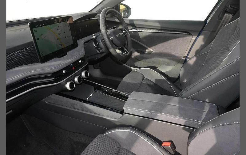 New Skoda Superb SportLine 261 HP (191 kW) 2025 Cobalt blue metallic Estate