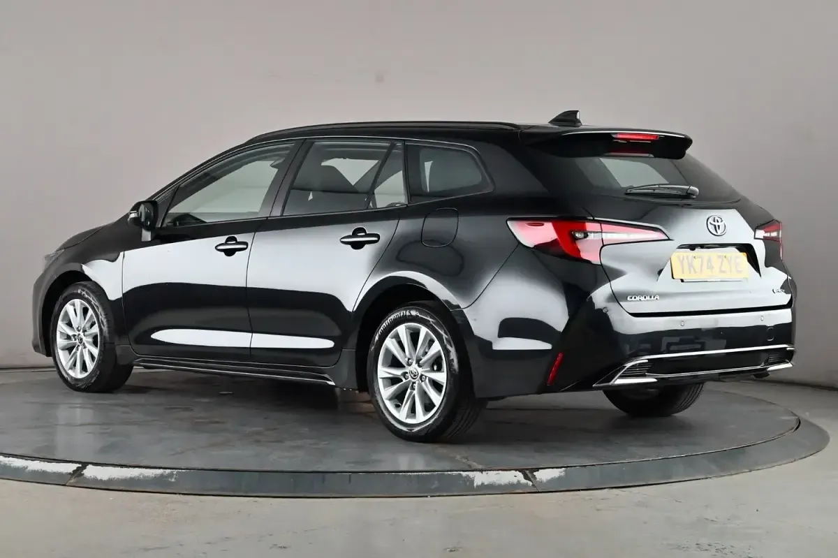 Used Toyota Corolla 140 HP (102 kW) 2024 Black Estate