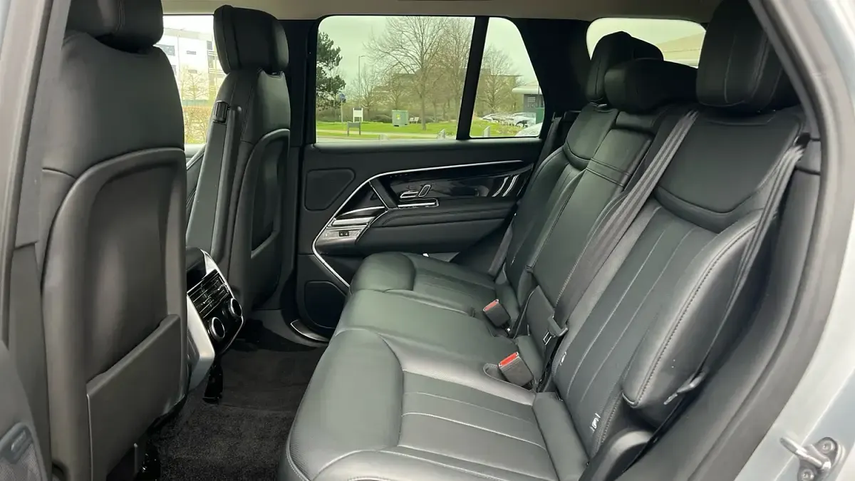 Used Land Rover Range Rover HSE 460 HP (338 kW) 2024 Silver SUV