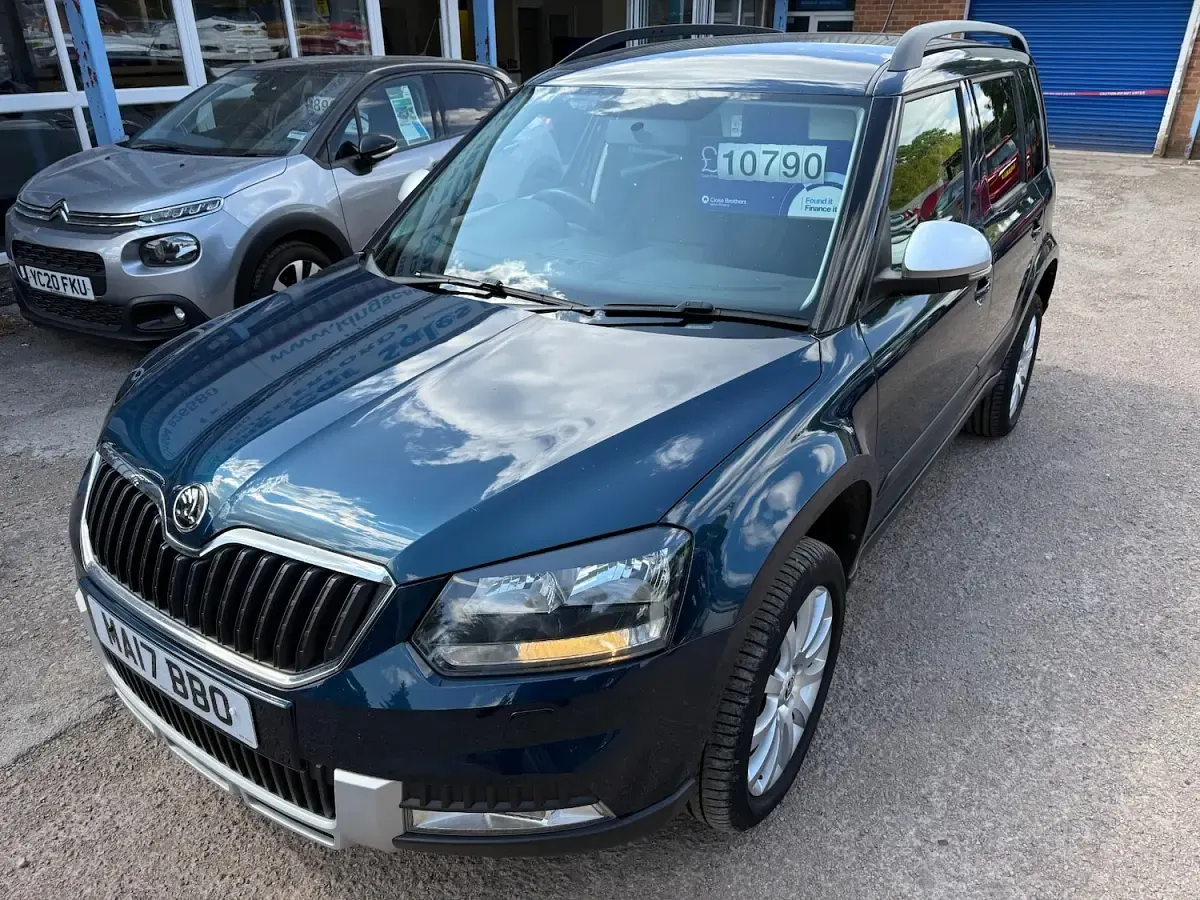 Used Skoda Yeti SE 110 HP (80 kW) 2017 Blue SUV