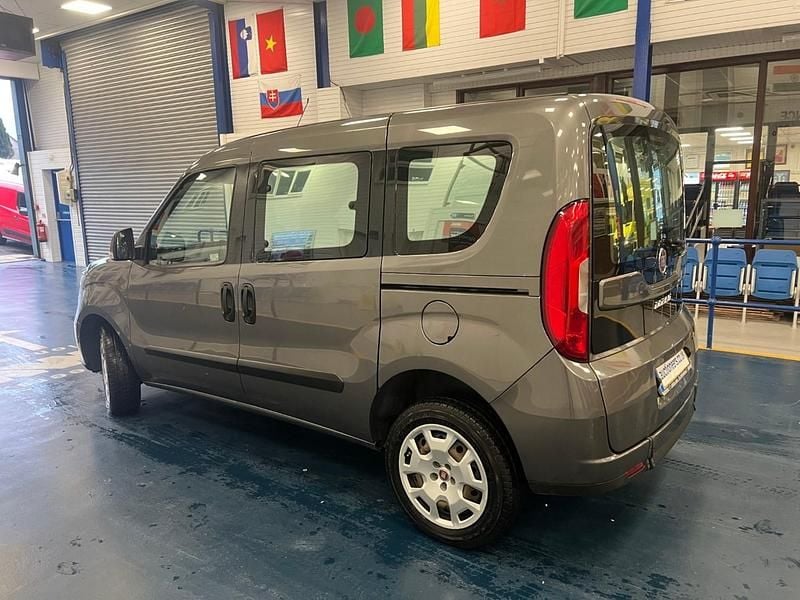 Used Fiat Doblò Easy 95 HP (69 kW) 2017 Grey MPV