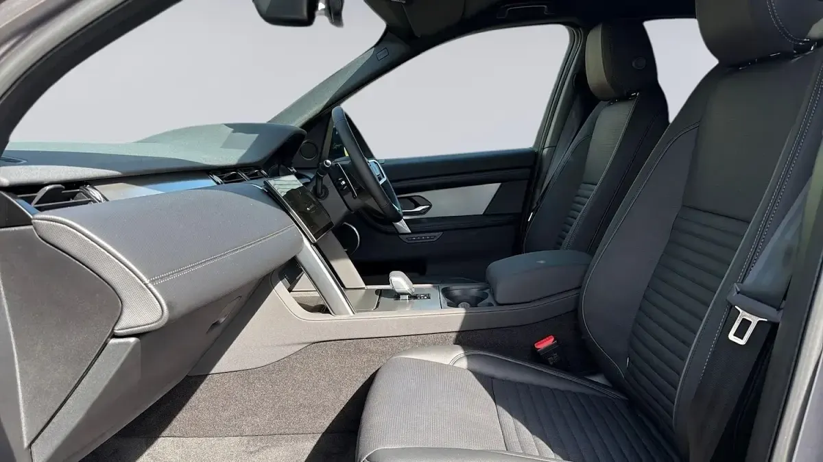 Used Land Rover Discovery 5 SE Dynamic 204 HP (150 kW) 2026 Eiger grey SUV