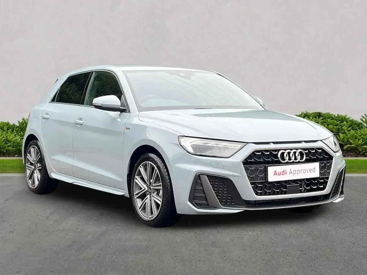 Usado Audi A1 S-Line 95 HP (69 kW) 2025 Cinzento SUV