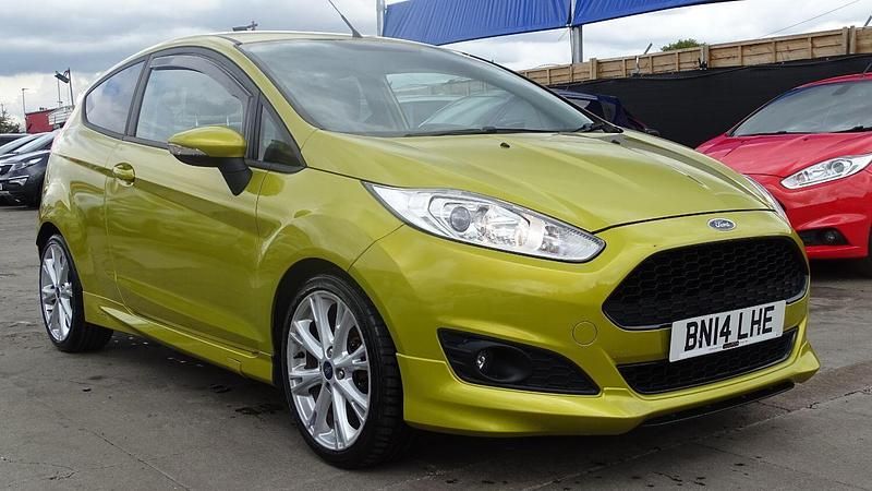 Used Ford Fiesta Zetec 125 HP (91 kW) 2014 Yellow Hatchback