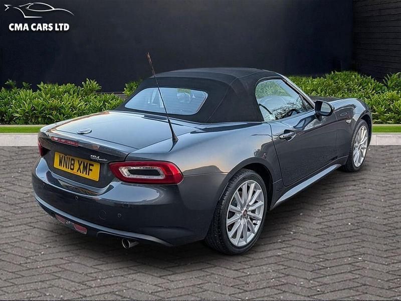 Usado Fiat 124 Spider Lusso 140 HP (102 kW) 2018 Cinzento Cabrios