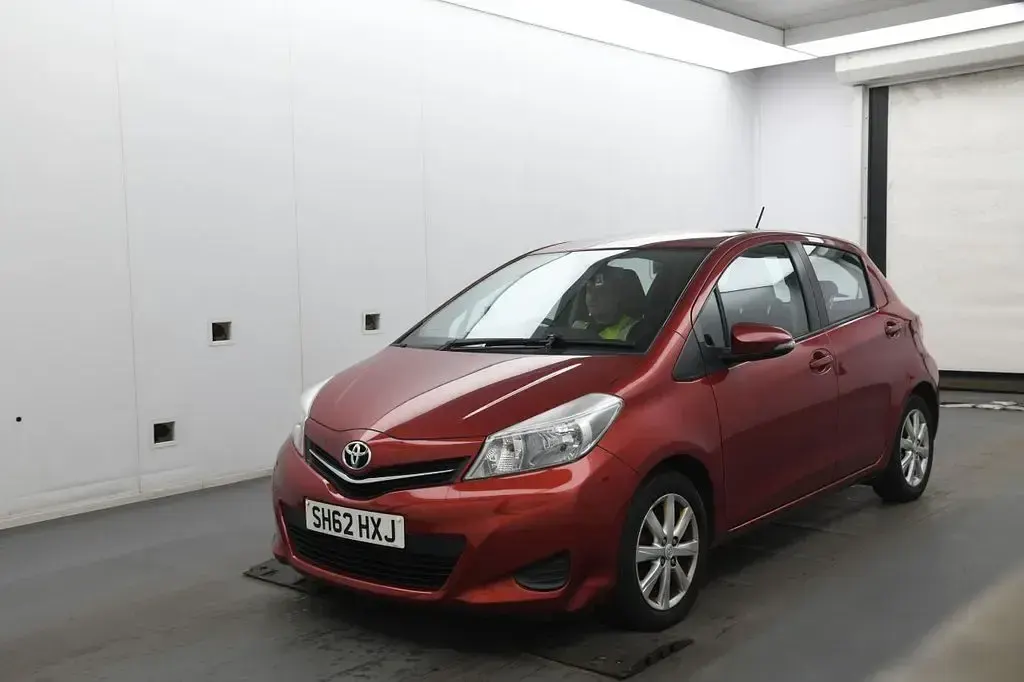 Used Toyota Yaris Multidrive S 99 HP (72 kW) 2012 Red Hatchback