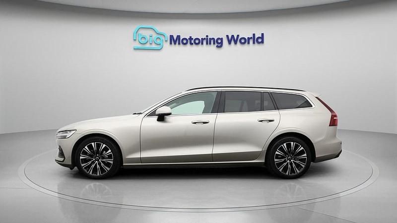 Used Volvo V60 Core 163 HP (119 kW) 2023 Gold Estate
