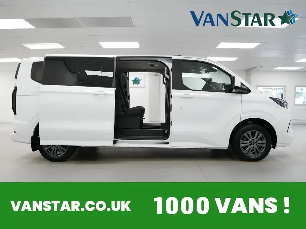 Used Ford Tourneo Titanium 136 HP (100 kW) 2024 White MPV