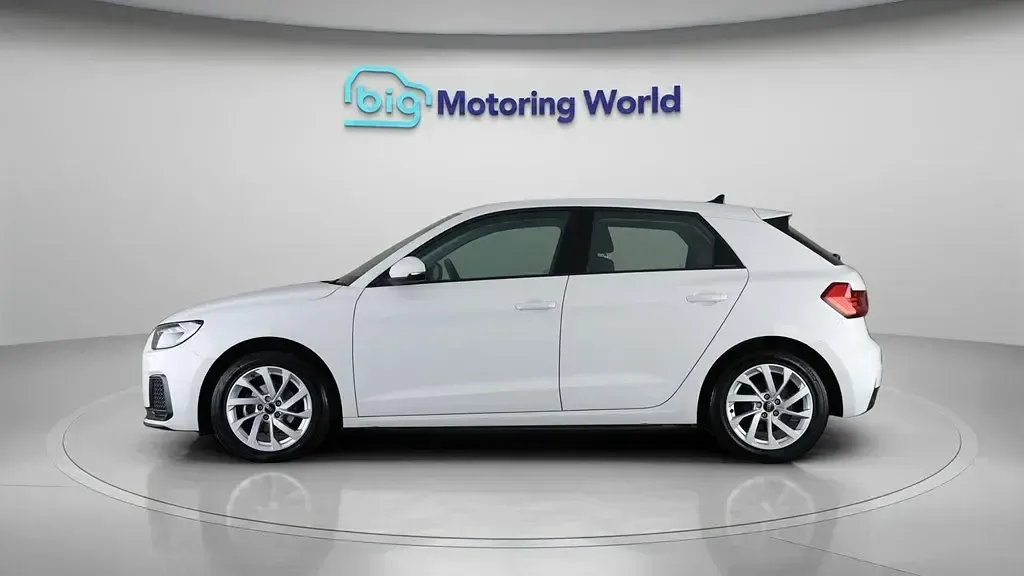 Used Audi A1 Sportback Sport 95 HP (69 kW) 2022 White Hatchback