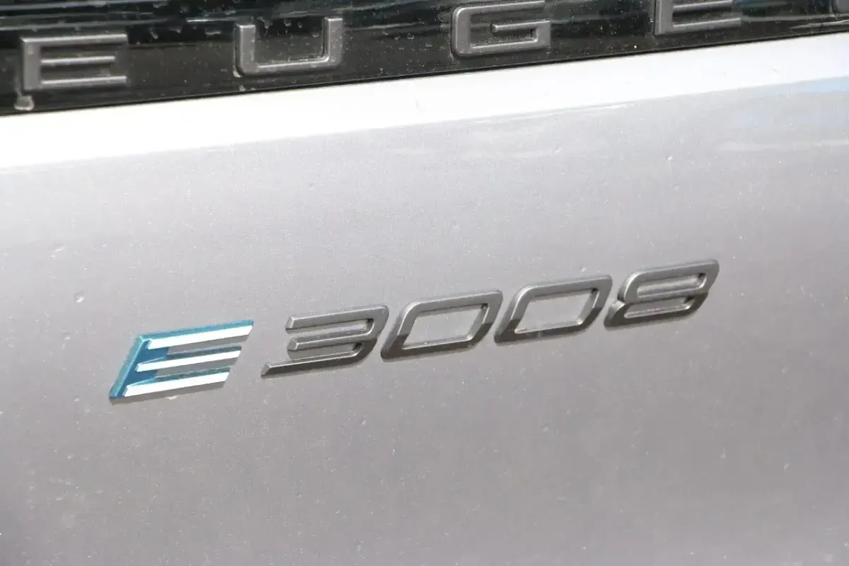 Used Peugeot e-3008 GT 152 kW (207 HP) 2025 Grey SUV