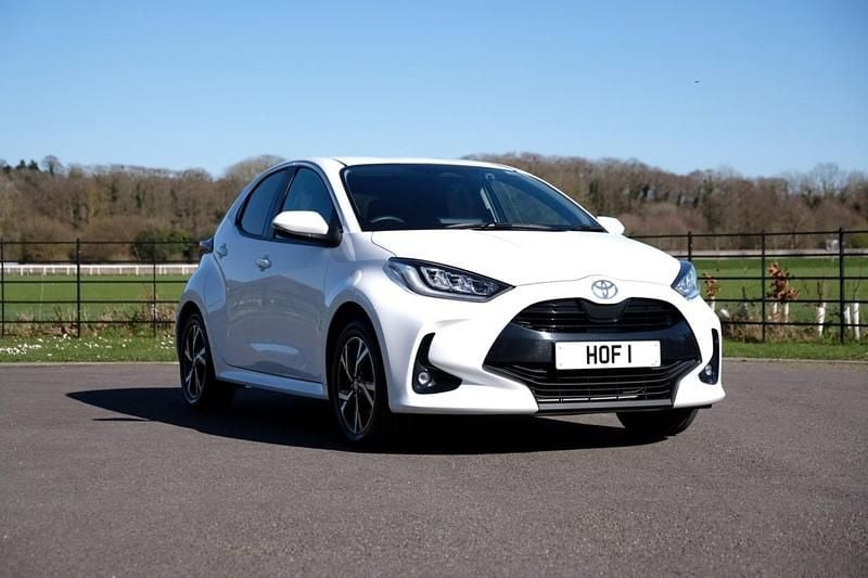 Used Toyota Yaris Hybrid Design 2024 White Hatchback