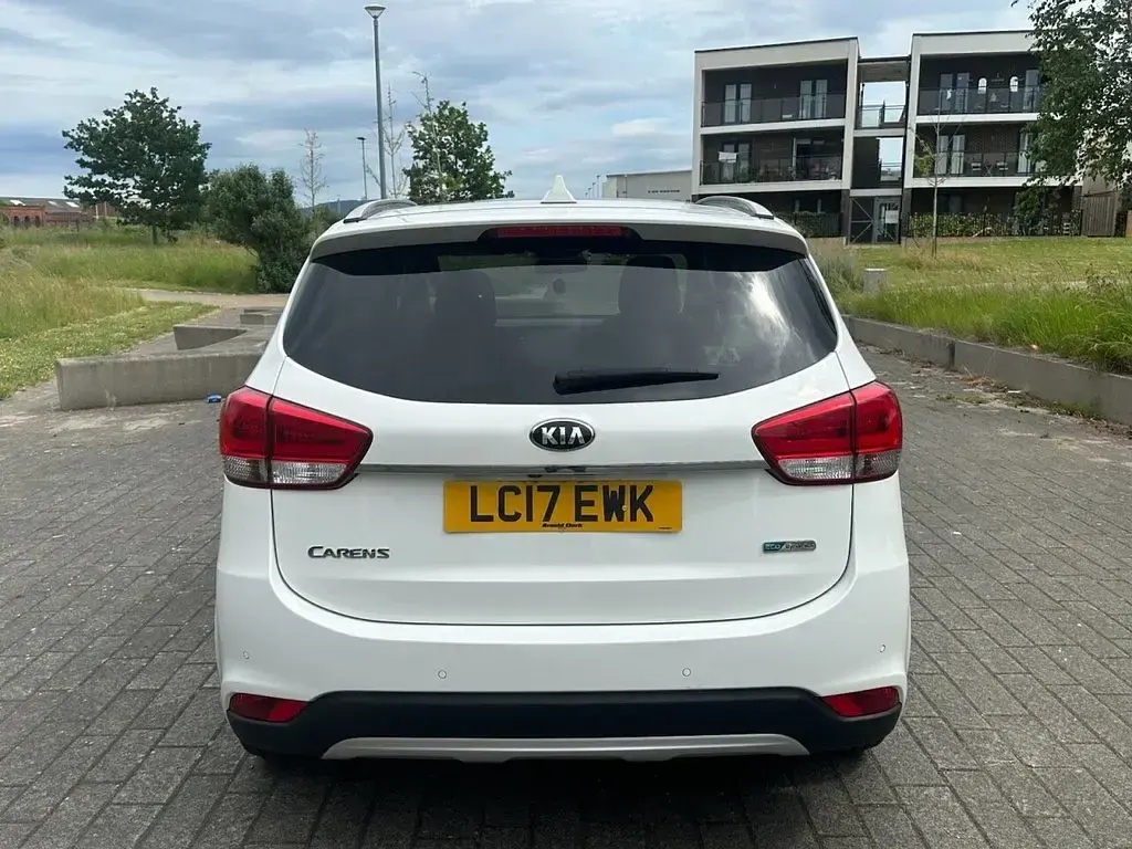 Used Kia Carens 2017 White MPV