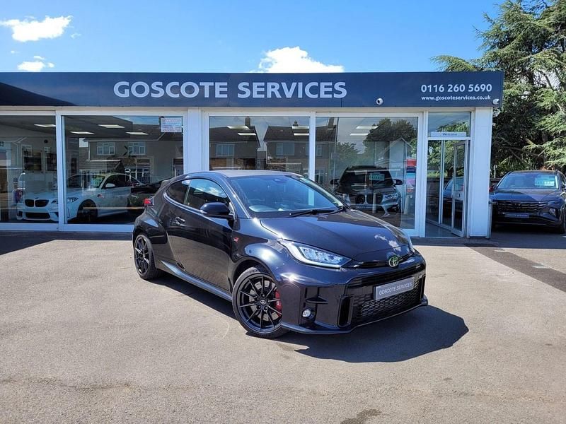 Black Used 2022 Toyota Yaris Hatchback | £28,495 (Fair price) - Image 1/4