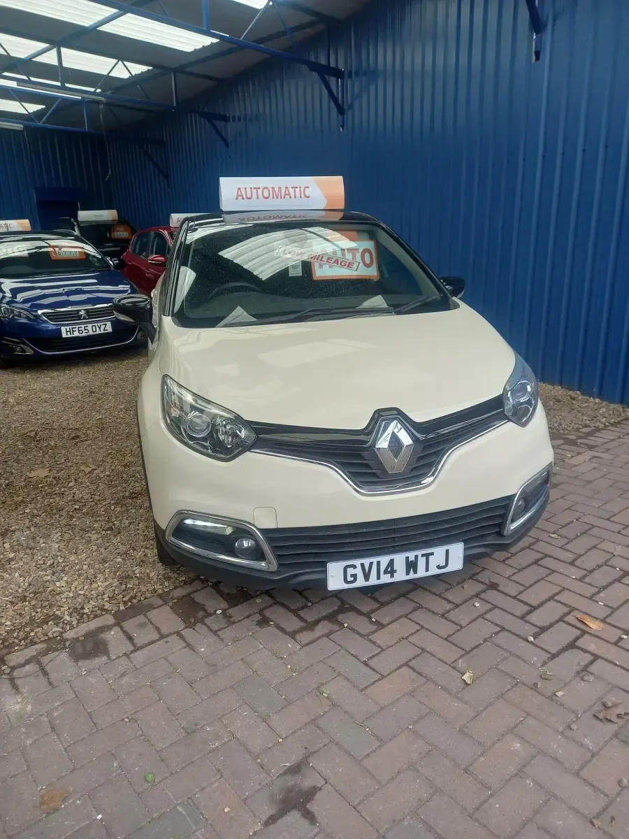 Usado Renault Captur Dynamique 120 CV (88 kW) 2014 Blanco SUV
