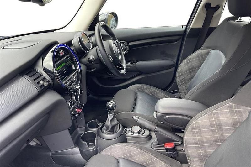 Used Mini Cooper 136 HP (100 kW) 2018 Blue Hatchback