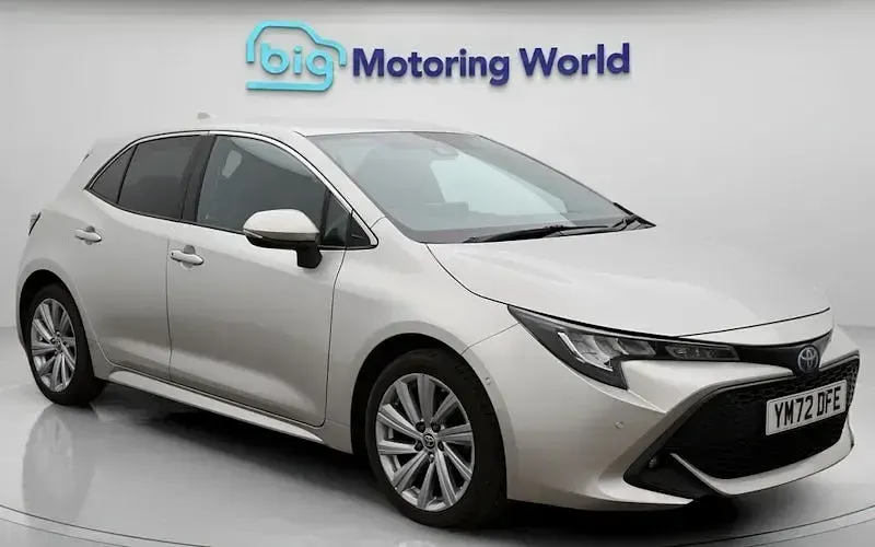 Usado Toyota Corolla Design 122 HP (89 kW) 2022 Prateado Citadino