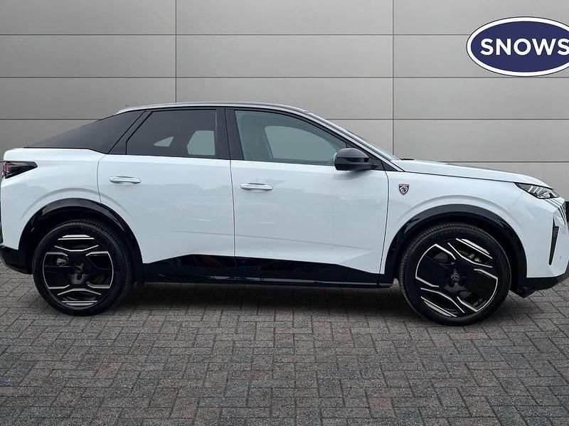 Used Peugeot e-3008 GT 156 kW (213 HP) 2024 Okenite white SUV