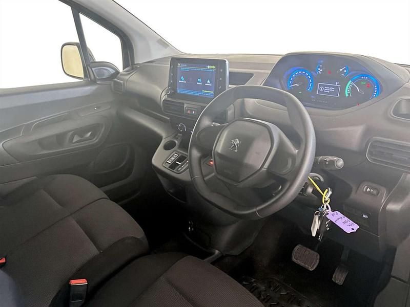 Used Peugeot E-Partner 50 kW (68 HP) 2022 White MPV