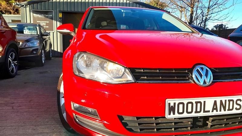 Used VW Golf VII Match 105 HP (77 kW) 2014 Red Hatchback