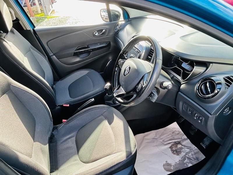Used Renault Captur Dynamique 90 HP (66 kW) 2016 Blue SUV