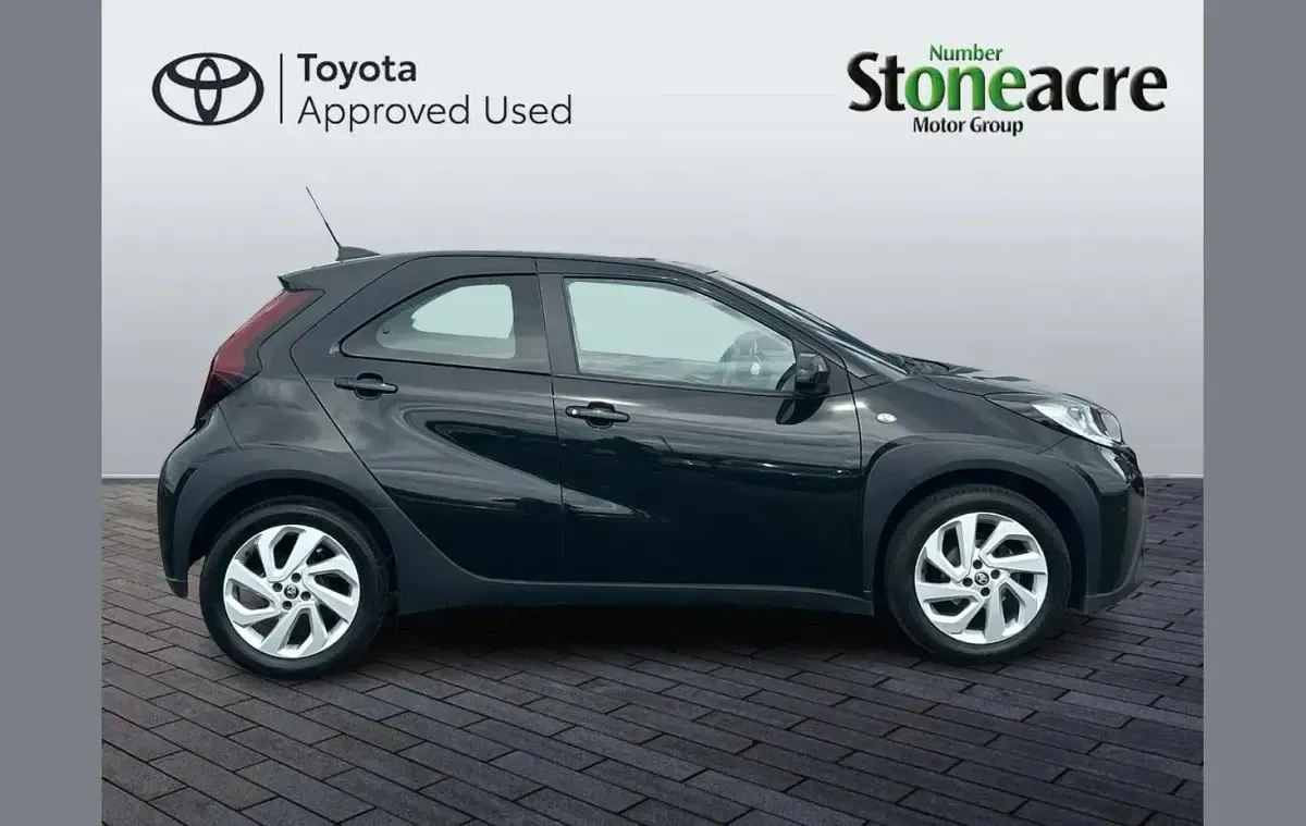 Used Toyota Aygo X PURE 72 HP (52 kW) 2023 Black SUV