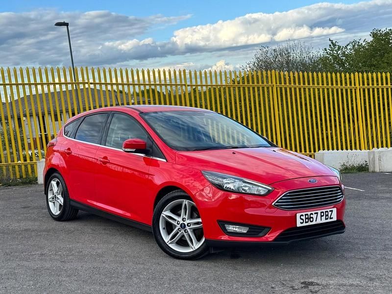 Used Ford Focus Zetec 125 HP (91 kW) 2017 Red Hatchback