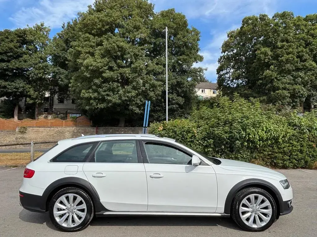 Used Audi A4 Allroad Comfort 2014 White Estate