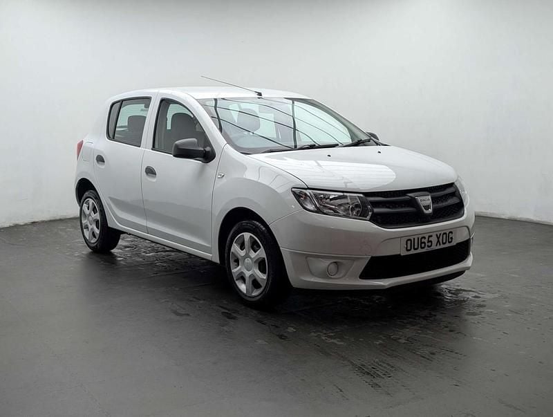 Used Dacia Sandero Ambiance 2015 White Hatchback